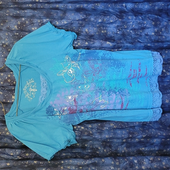 š3/$10 Gloria Vanderbilt Blue Cotton & Lace Blouse w/Elastic Ruffle Sleeves - Picture 1 of 13